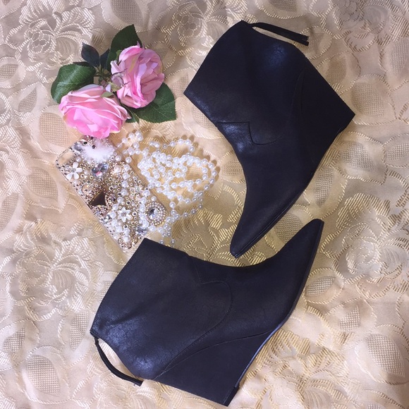 Michael Antonio Shoes - 🌹NWOB🌹Pointy Ankle Wedge Booties